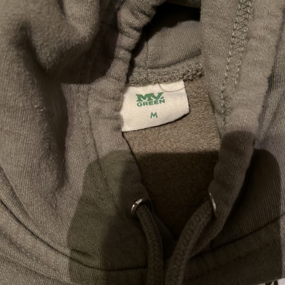 Green sweatshirt with a bison on the front - Picture 2 of 3